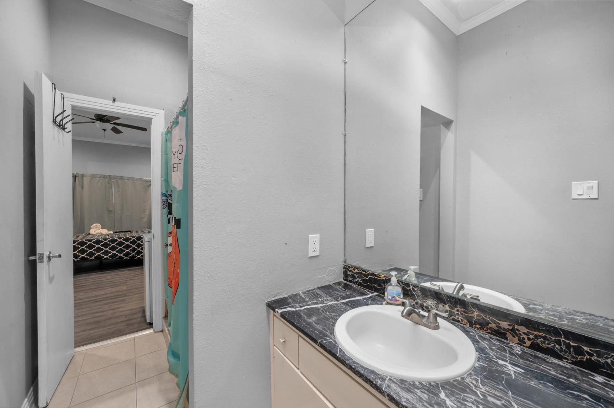 Trendy Montrose 1Br Apartment Houston Exterior photo
